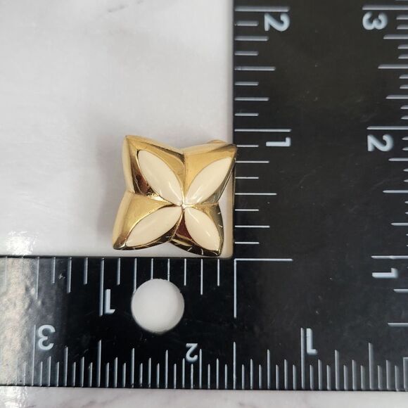 Vintage Gold and Cream Enamel Clip On Earrings Blossom 4 Point Star Anise Shape - Picture 7 of 8